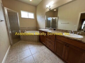 3621 SW 74th Dr in Gainesville, FL - Foto de edificio - Building Photo