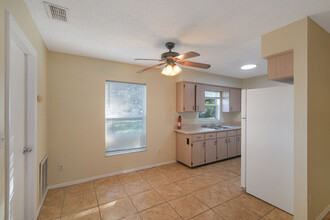 208 Tuscanooga Rd in Mascotte, FL - Building Photo - Building Photo