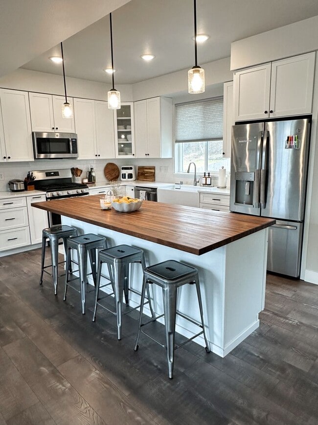property at 13844 Akers Cir
