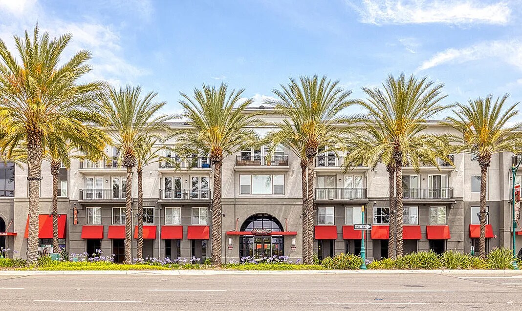1801 E Katella Ave, Unit 3028 in Anaheim, CA - Building Photo