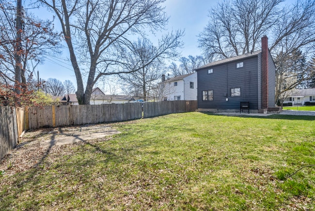 113 Madison Ave in Cuyahoga Falls, OH - Foto de edificio - Building Photo