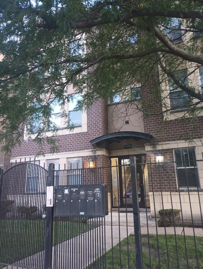 property at 5911 W Corcoran Pl