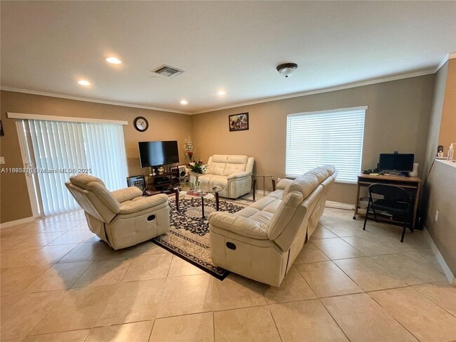 property at 5907 London Ln