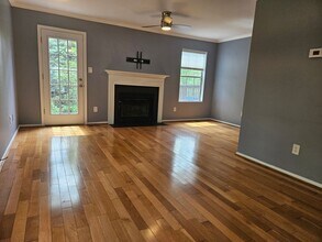 12146 Flag Harbor Dr in Germantown, MD - Foto de edificio - Building Photo