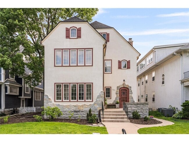 property at 1621 W 25th St