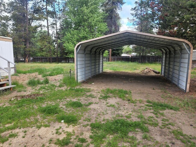 52920 Forest Rd in La Pine, OR - Building Photo - Building Photo