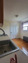 20 E Spring St, Unit Upstairs in Somerville, NJ - Foto de edificio - Building Photo