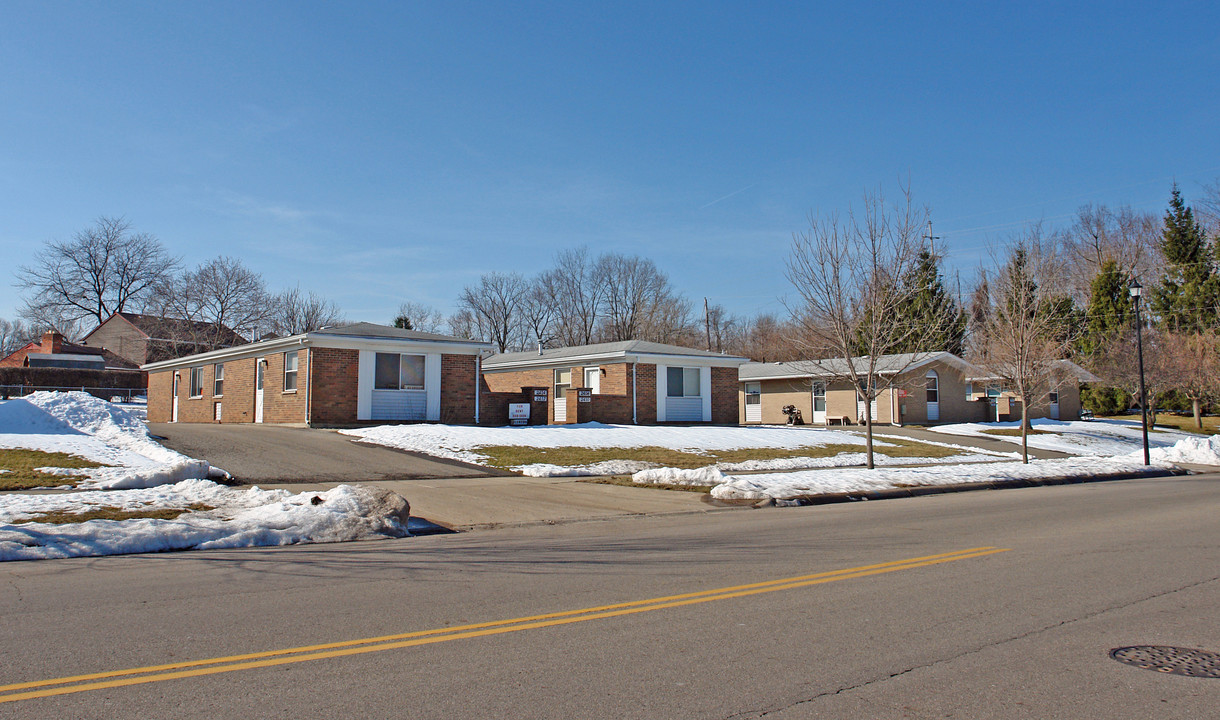 2400-2414 Red Coach Dr in Springfield, OH - Foto de edificio