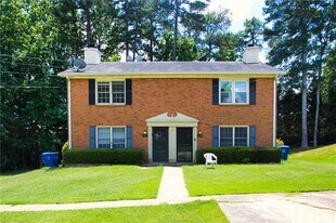 460 Downing St in Lawrenceville, GA - Building Photo
