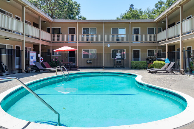 1221 Vallejo Avenue Apartments in Novato, CA - Foto de edificio - Other