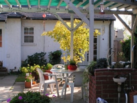 16931 Schoolcraft St in Van Nuys, CA - Building Photo