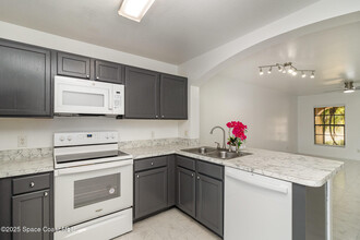 1165 Luminary Cir in Melbourne, FL - Foto de edificio - Building Photo