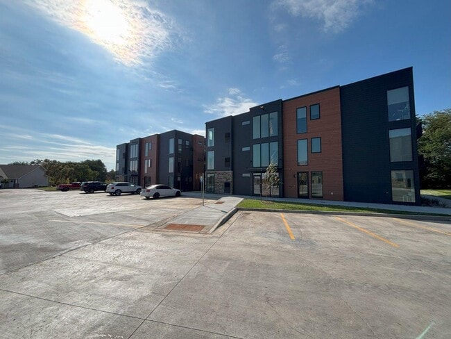 Sioux Village in Brookings, SD - Foto de edificio - Building Photo