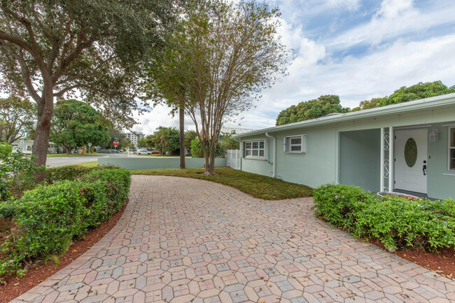 405 NE 24th Ave in Pompano Beach, FL - Building Photo - Building Photo