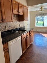 15320 Pine Orchard Dr, Unit 1F in Silver Spring, MD - Building Photo - Building Photo