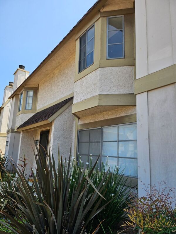 property at 1240 N Citrus Ave