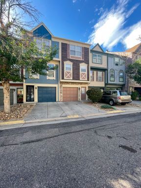 12027 E Ford Cir in Aurora, CO - Building Photo