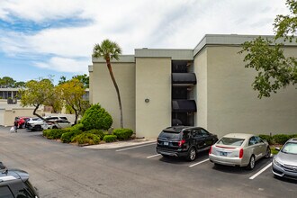 Condominiums of Sunset Park in Tampa, FL - Building Photo - Building Photo