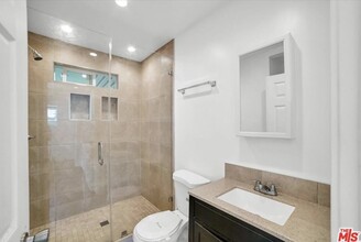 3901 S Orange Dr in Los Angeles, CA - Building Photo - Building Photo