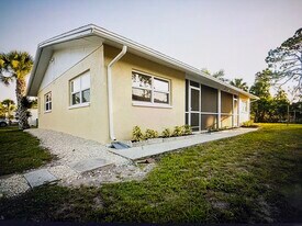 4604 Normandy Dr in Naples, FL - Building Photo