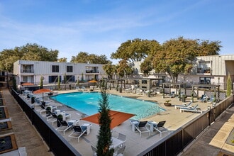 The Ashley at Bluffview Apartments in Dallas, TX - Foto de edificio - Building Photo