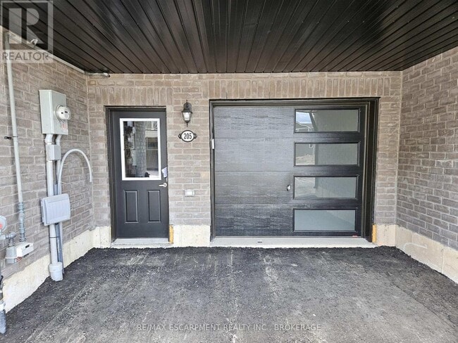 205 Melody Ln in Thorold, ON - Building Photo - Building Photo