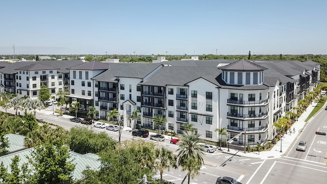 The District at Rosemary in Sarasota, FL - Foto de edificio - Building Photo