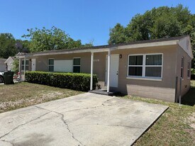 1009 McCormack St in Leesburg, FL - Building Photo