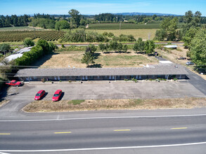 19107 Highway 99 E in Hubbard, OR - Foto de edificio - Building Photo