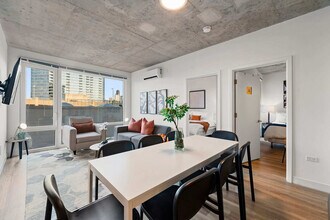 853 W Blackhawk St, Unit SI FL6-ID1466137P in Chicago, IL - Foto de edificio - Building Photo