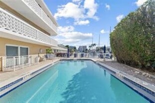 3220 Bayview Dr, Unit 302 in Fort Lauderdale, FL - Building Photo