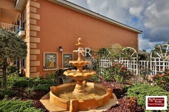 3910 Santa Barbara Blvd in Cape Coral, FL - Foto de edificio - Building Photo