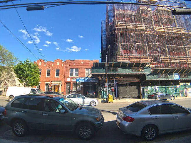 3165 14th St in Astoria, NY - Building Photo - Building Photo