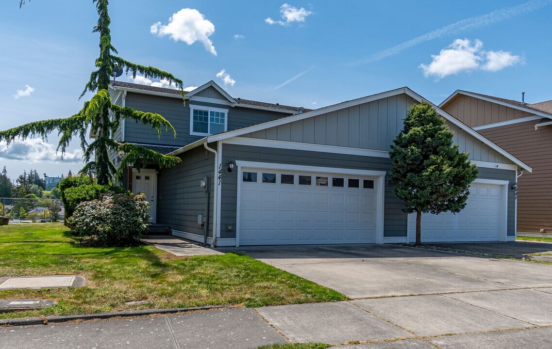 1441 NW 5th Ave in Oak Harbor, WA - Building Photo