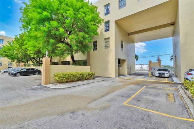 7400 W 20th Ave in Hialeah, FL - Building Photo - Building Photo