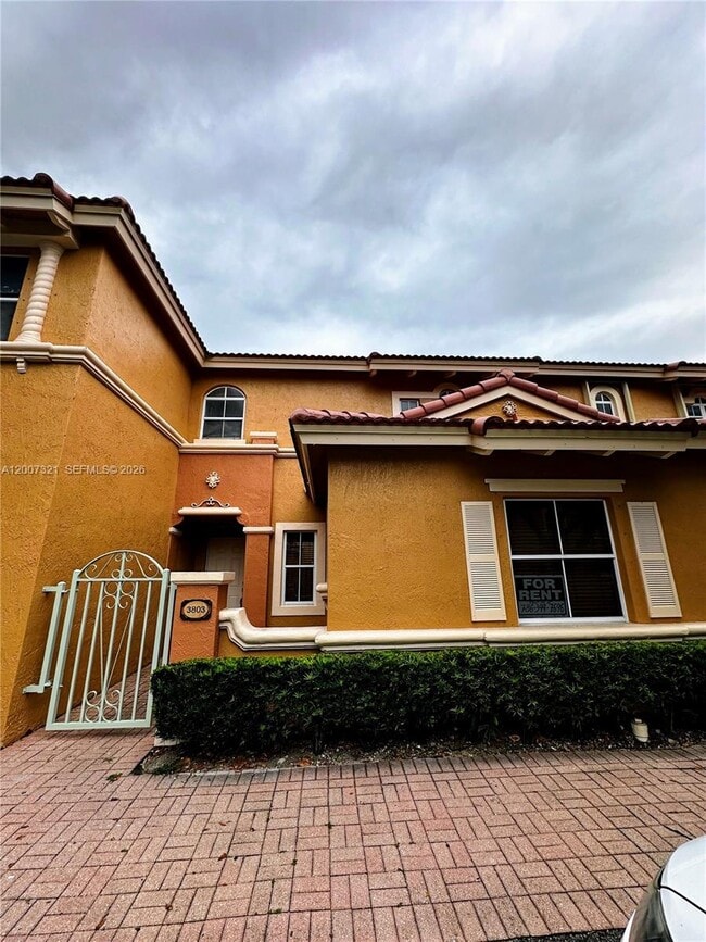 8445 NW 140th Terrace in Hialeah, FL - Building Photo - Building Photo