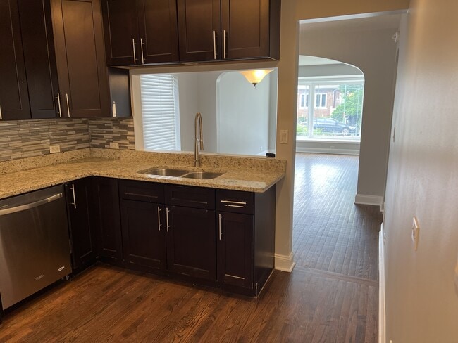 property at 10330 S Green St