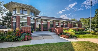Woodlake Apartments in Gurnee, IL - Foto de edificio - Building Photo