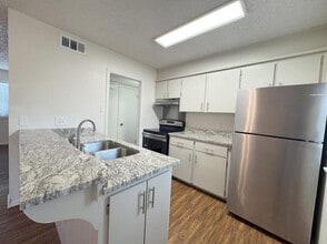 Linda Lane Apartments in Stephenville, TX - Building Photo - Building Photo