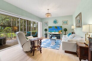 2820 Citrus Lake Dr in Naples, FL - Building Photo