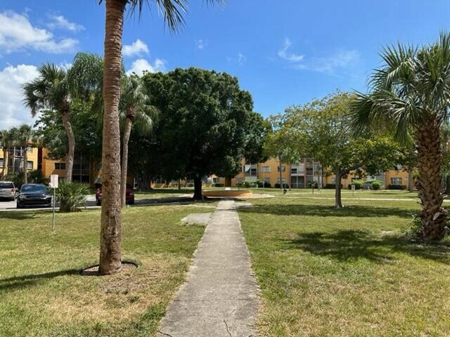 4304 NW 9th Ave in Pompano Beach, FL - Foto de edificio - Building Photo