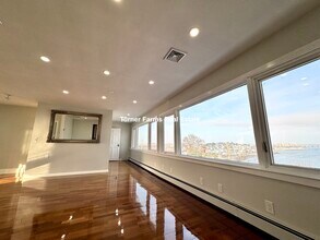 62 Upland Rd, Unit 3 in Winthrop, MA - Building Photo - Building Photo