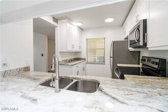 2566 Kings Lake Blvd in Naples, FL - Building Photo - Building Photo