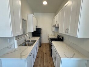 211 S Manhattan Pl in Los Angeles, CA - Building Photo - Building Photo