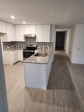 1019 Crenshaw Wy in San Antonio, TX - Foto de edificio - Building Photo