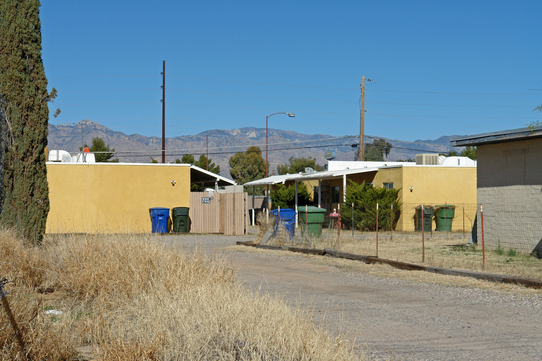 5811-5817 E 23rd St in Tucson, AZ - Building Photo