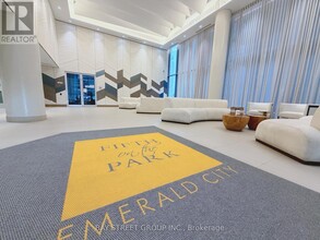 50 Forest Manor Rd in Toronto, ON - Building Photo - Building Photo