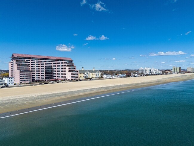 356 Beach St, Unit #2W in Revere, MA - Building Photo - Building Photo