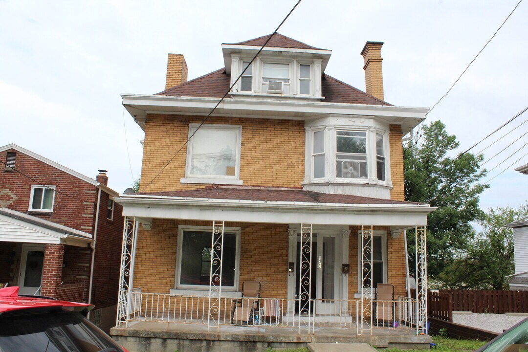 1422 Beechview Ave in Pittsburgh, PA - Building Photo