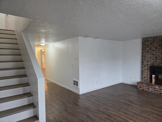 3380 SE 1st St in Gresham, OR - Building Photo - Building Photo